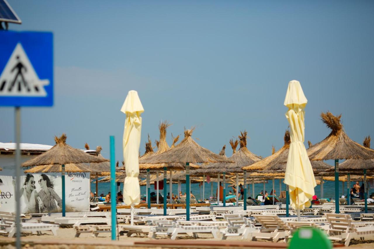 Casa Coral Mamaia Nord Hotel Navodari Bagian luar foto